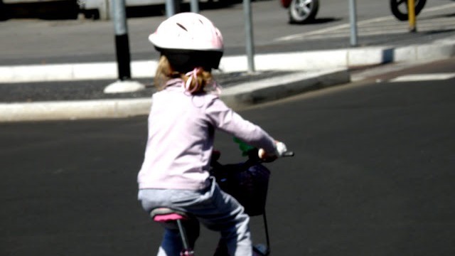 eta in cui bambini bicicletta senza rotelle